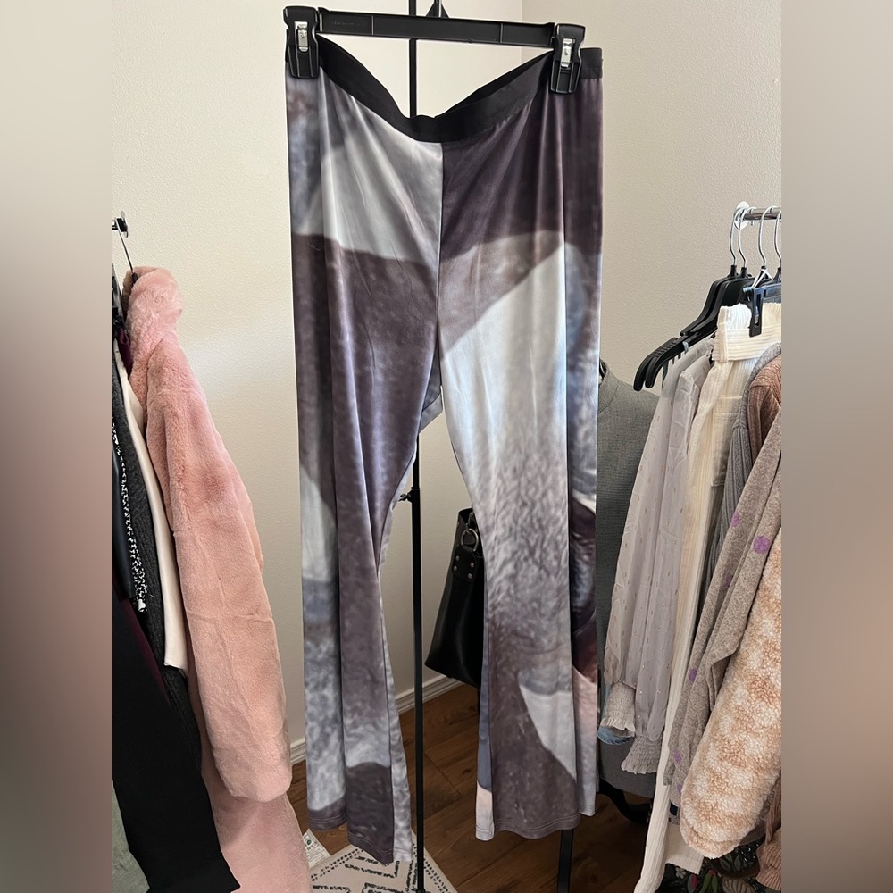 Wide Leg Printed Pants in Slate Gray and Ivory - Picture 5 of 5